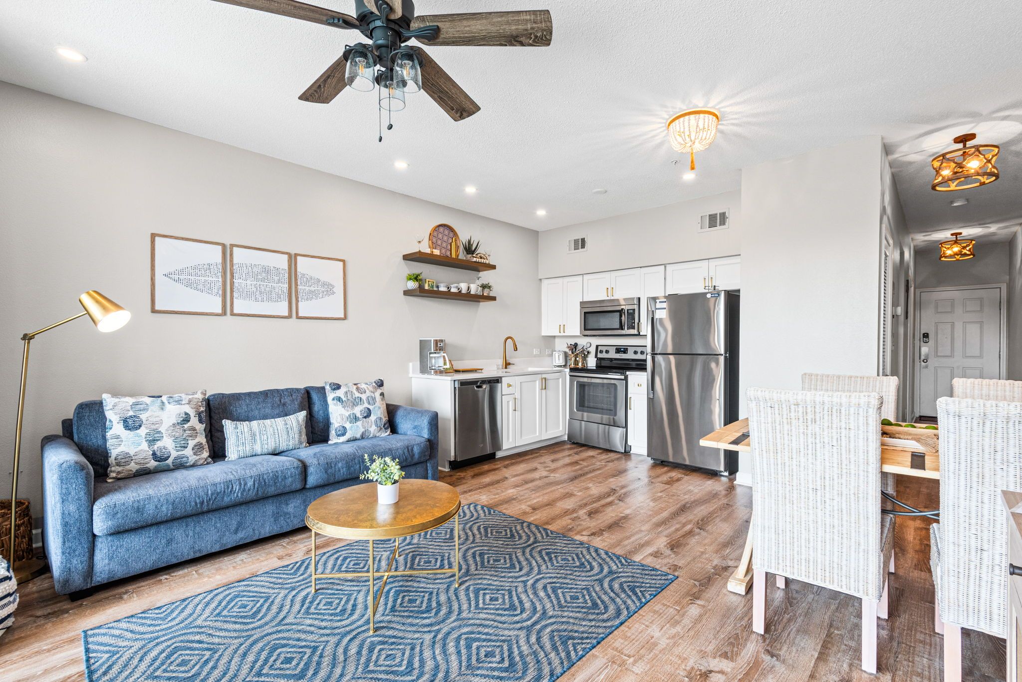 GCB206 - Living, dining & kitchen area