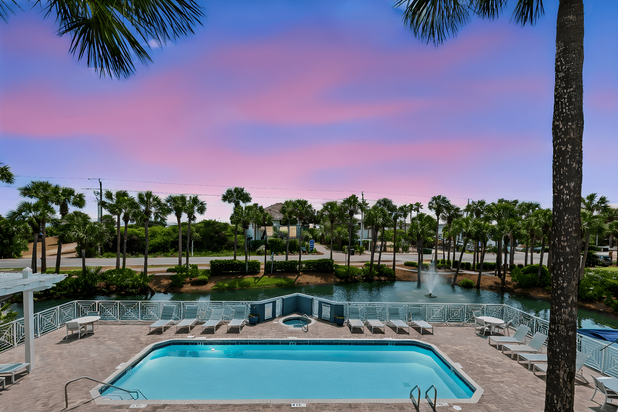 GCB206 - Pool & lake views