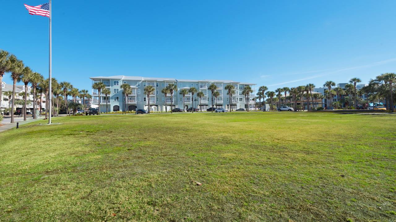 Gulf Place Grounds and Amenities Gulf Place Grounds and Amenities