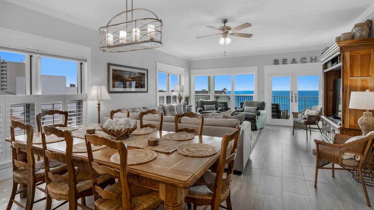 Grand Playa 401 Dining Table and Living Area with Gulf View Grand Playa 401 Dining Table and Living Area with Gulf View