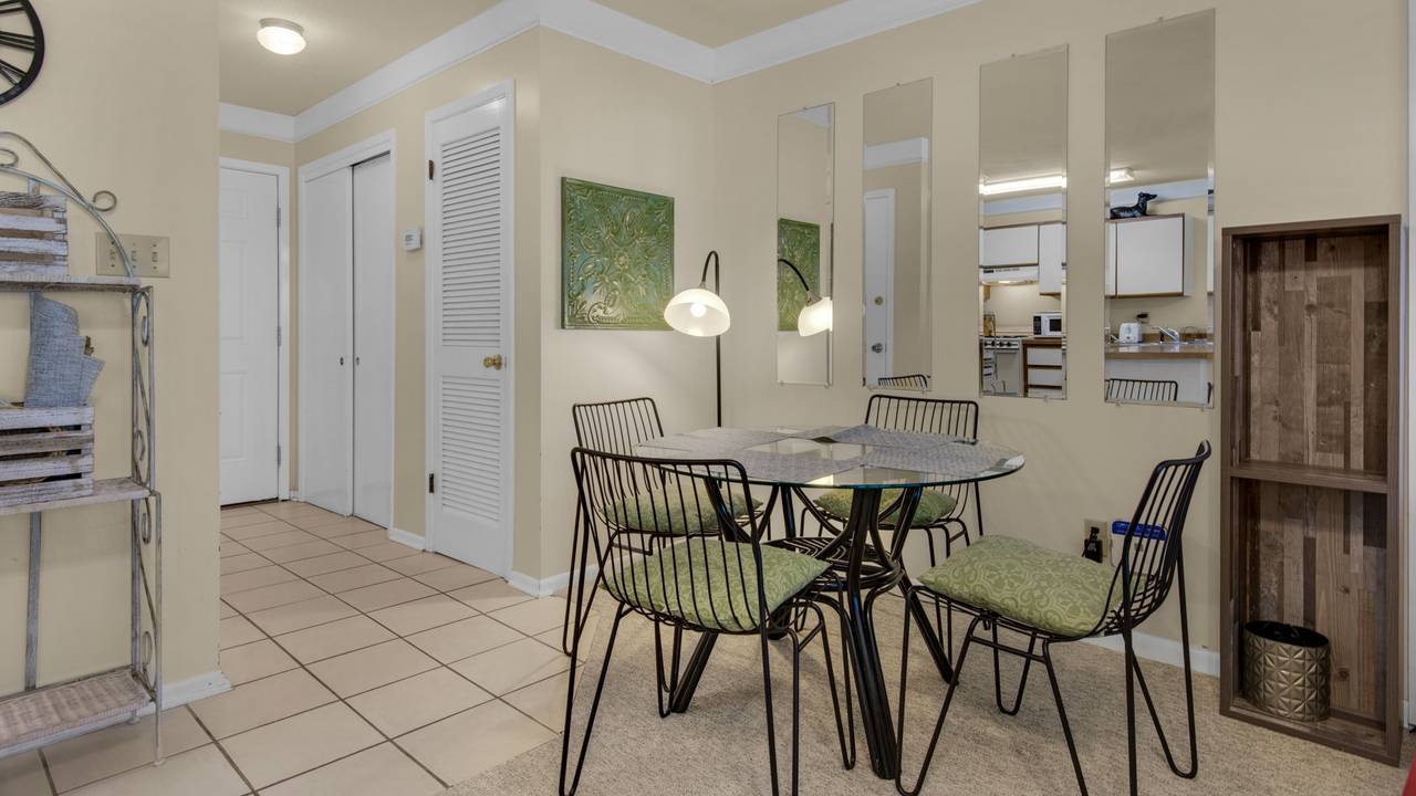 Hidden Beach Villas 240 Dining Table Hidden Beach Villas 240 Dining Table