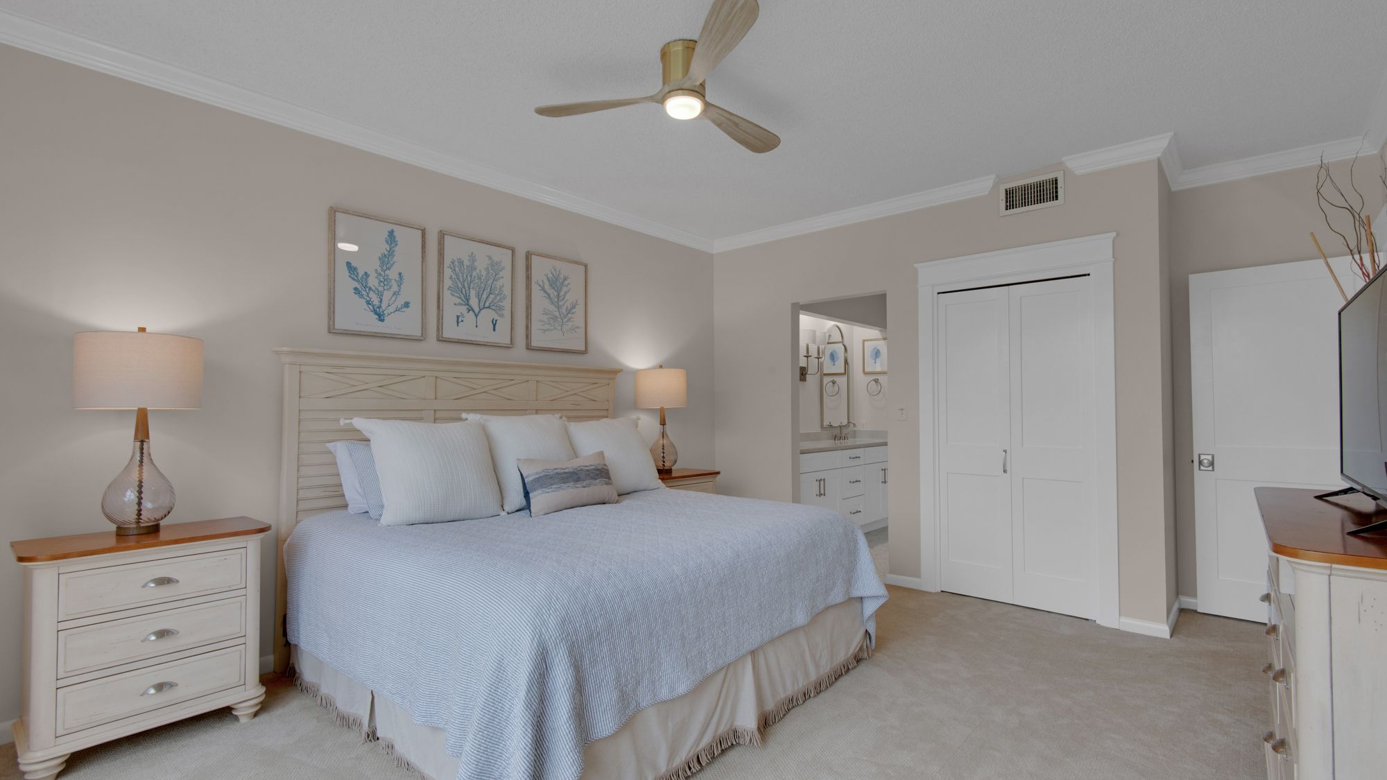 High Pointe 132 King Master Bedroom