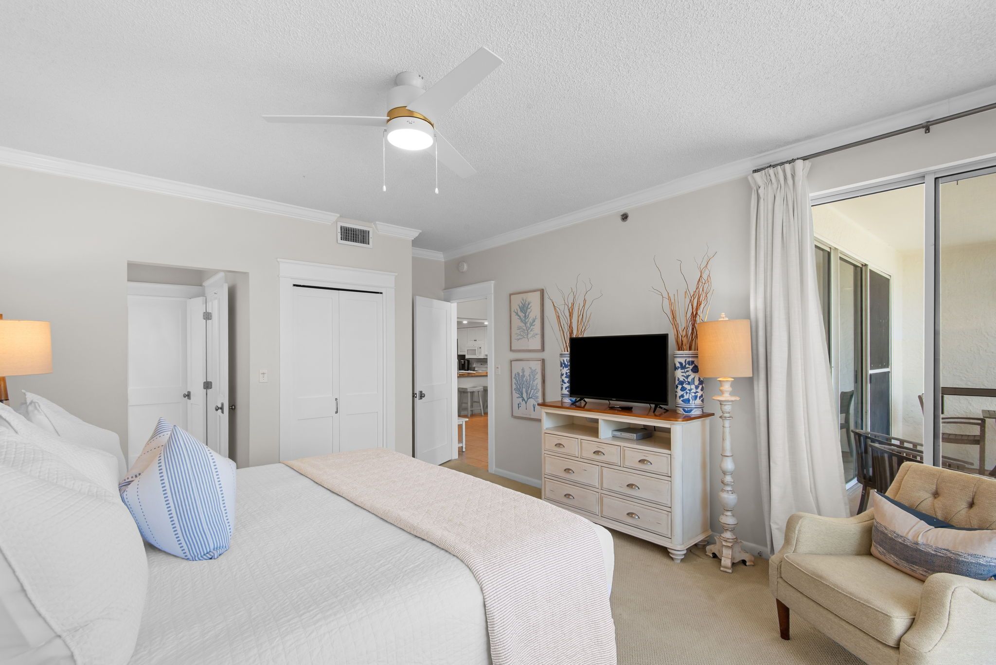 High Pointe Resort 132- Master King Bedroom