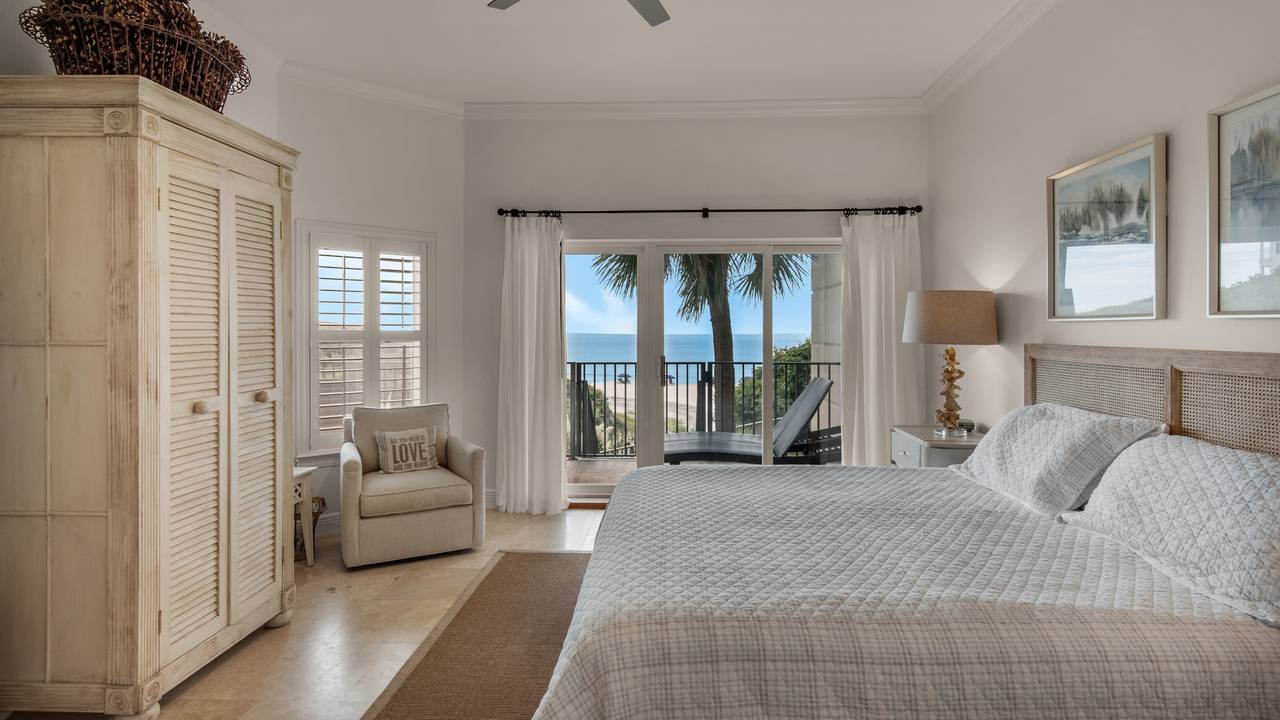 Legacy 101 King Master Bedroom Legacy 101 King Master Bedroom