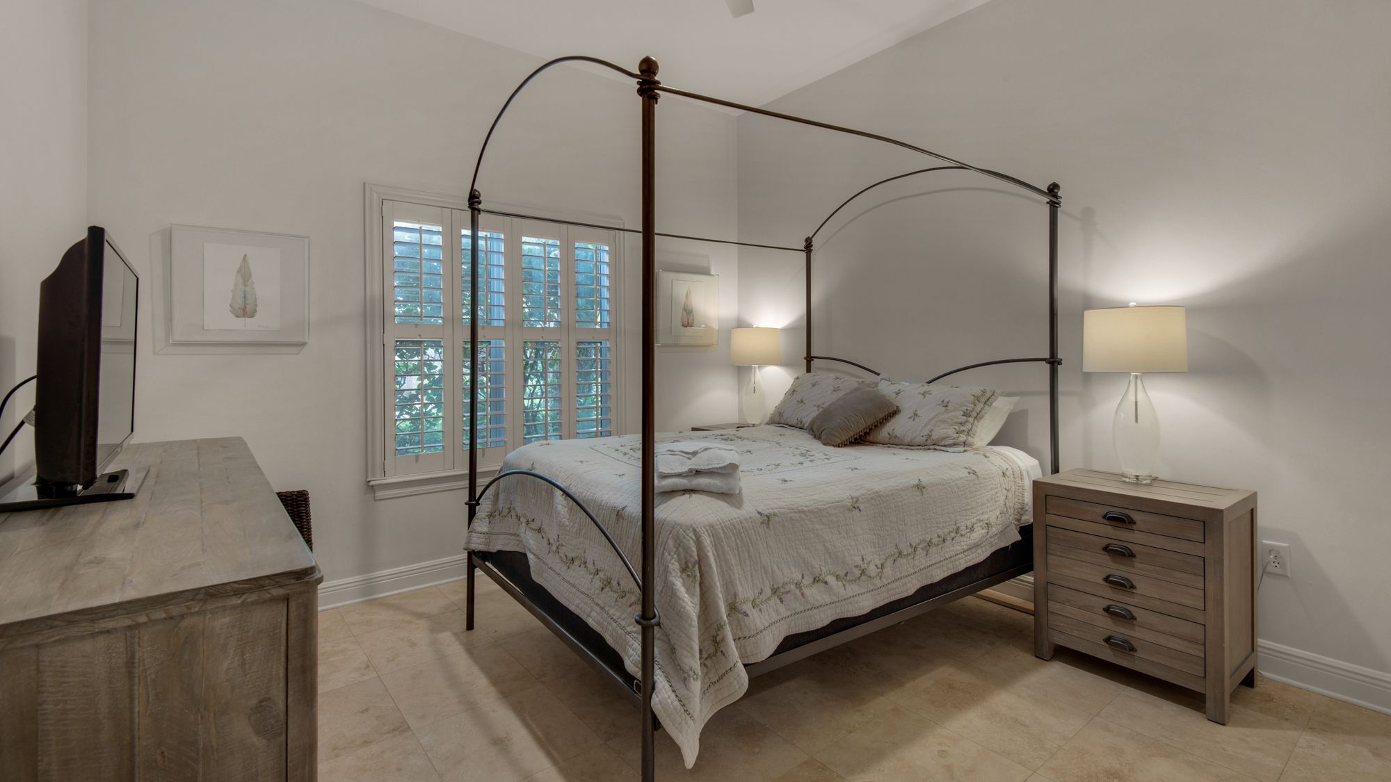 Legacy 101 Queen Bedroom