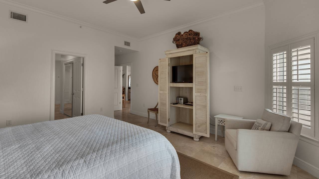 Legacy 101 King Master Bedroom Legacy 101 King Master Bedroom