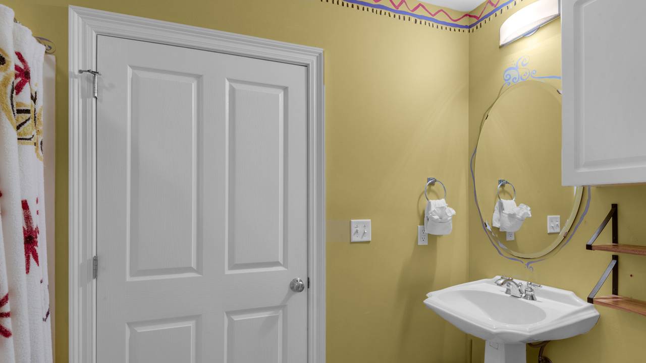 Legacy 204 Shared Hallway Bathroom Legacy 204 Shared Hallway Bathroom