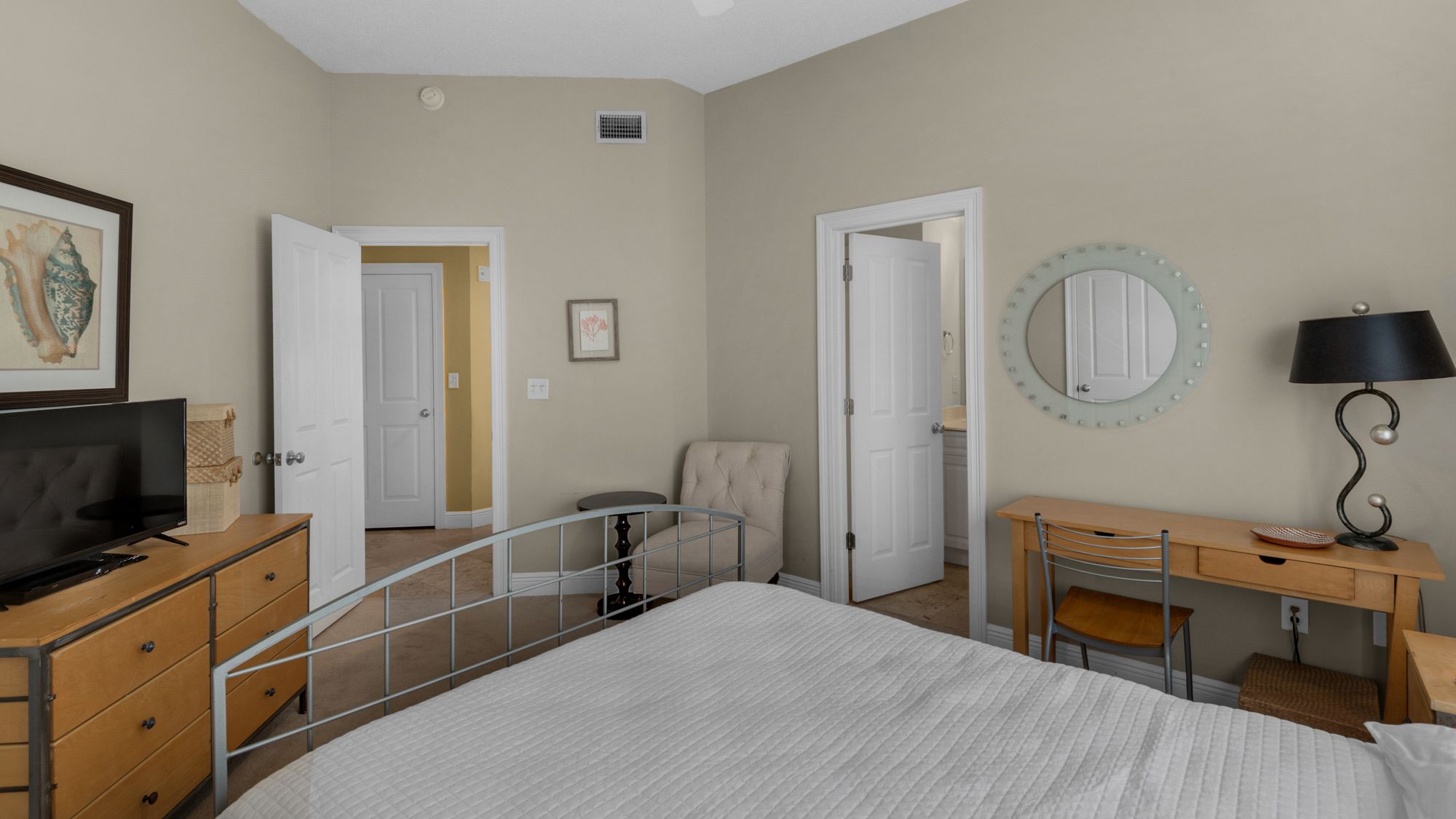 Legacy 204 Queen Bedroom