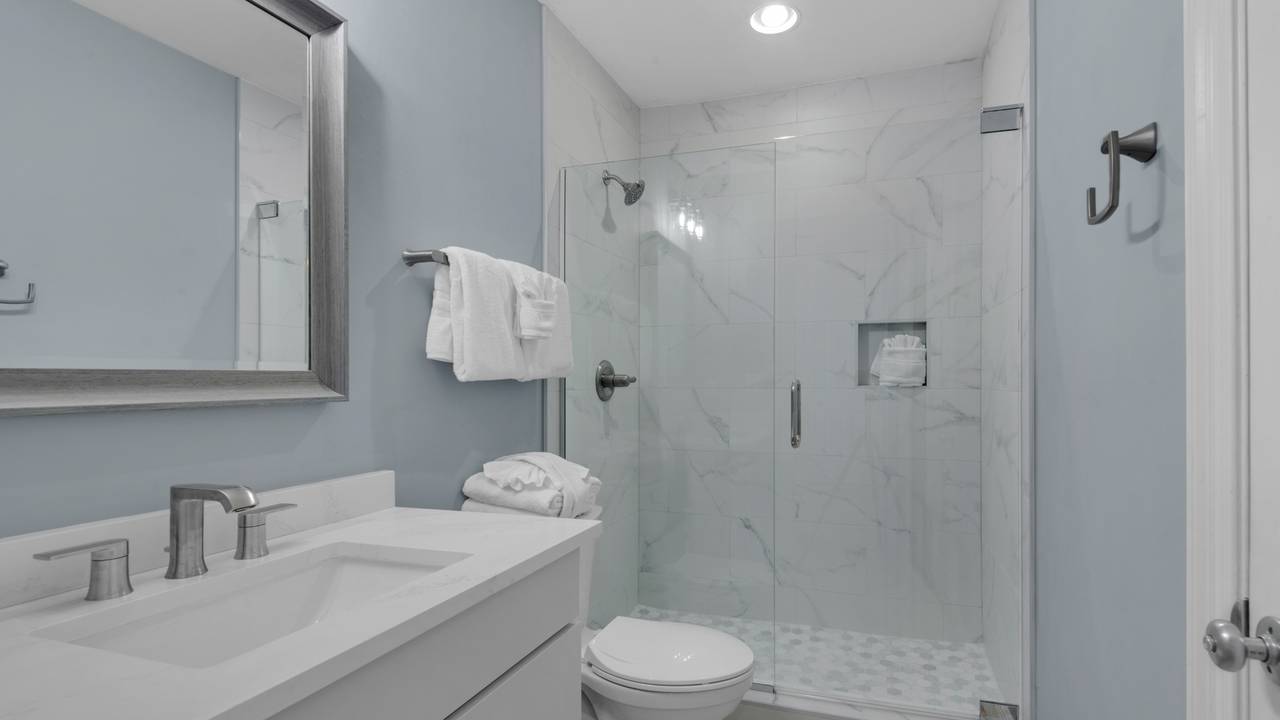 Legacy 403 Private Bathroom Legacy 403 Private Bathroom