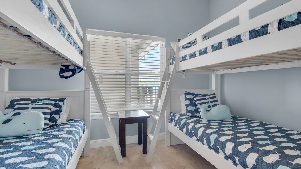 Legacy 403 Bunkroom with 2 Twin-Over-Twin Bunks Legacy 403 Bunkroom with 2 Twin-Over-Twin Bunks