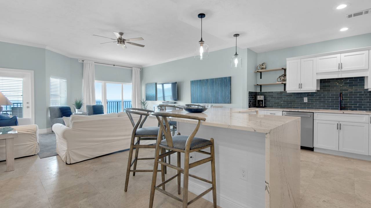 Legacy 403 Main Living Area & Kitchen Legacy 403 Main Living Area & Kitchen