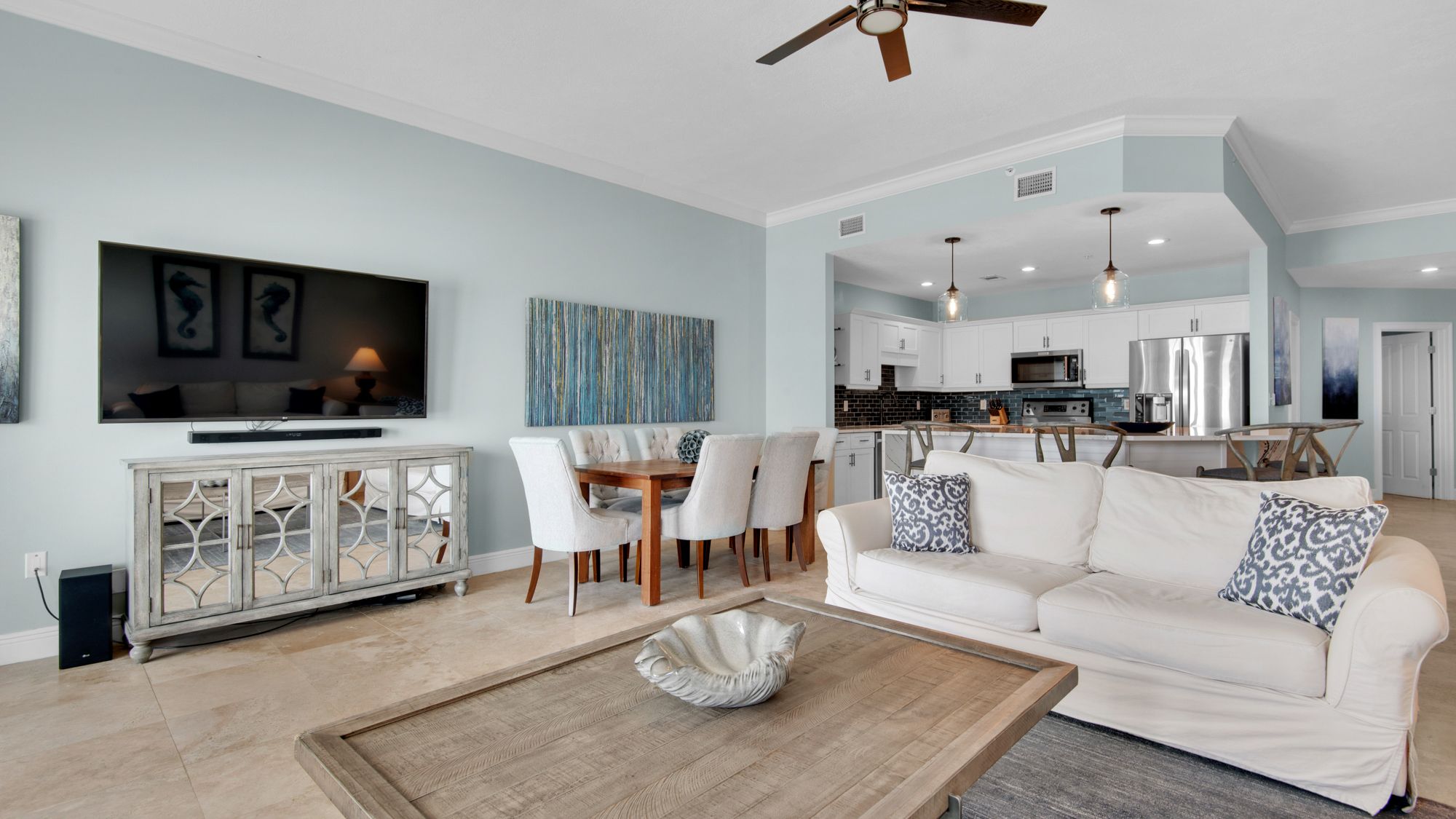 Legacy 403 Main Living Area