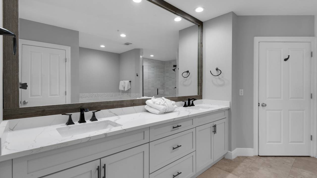 Legacy 403 Master Bathroom Legacy 403 Master Bathroom