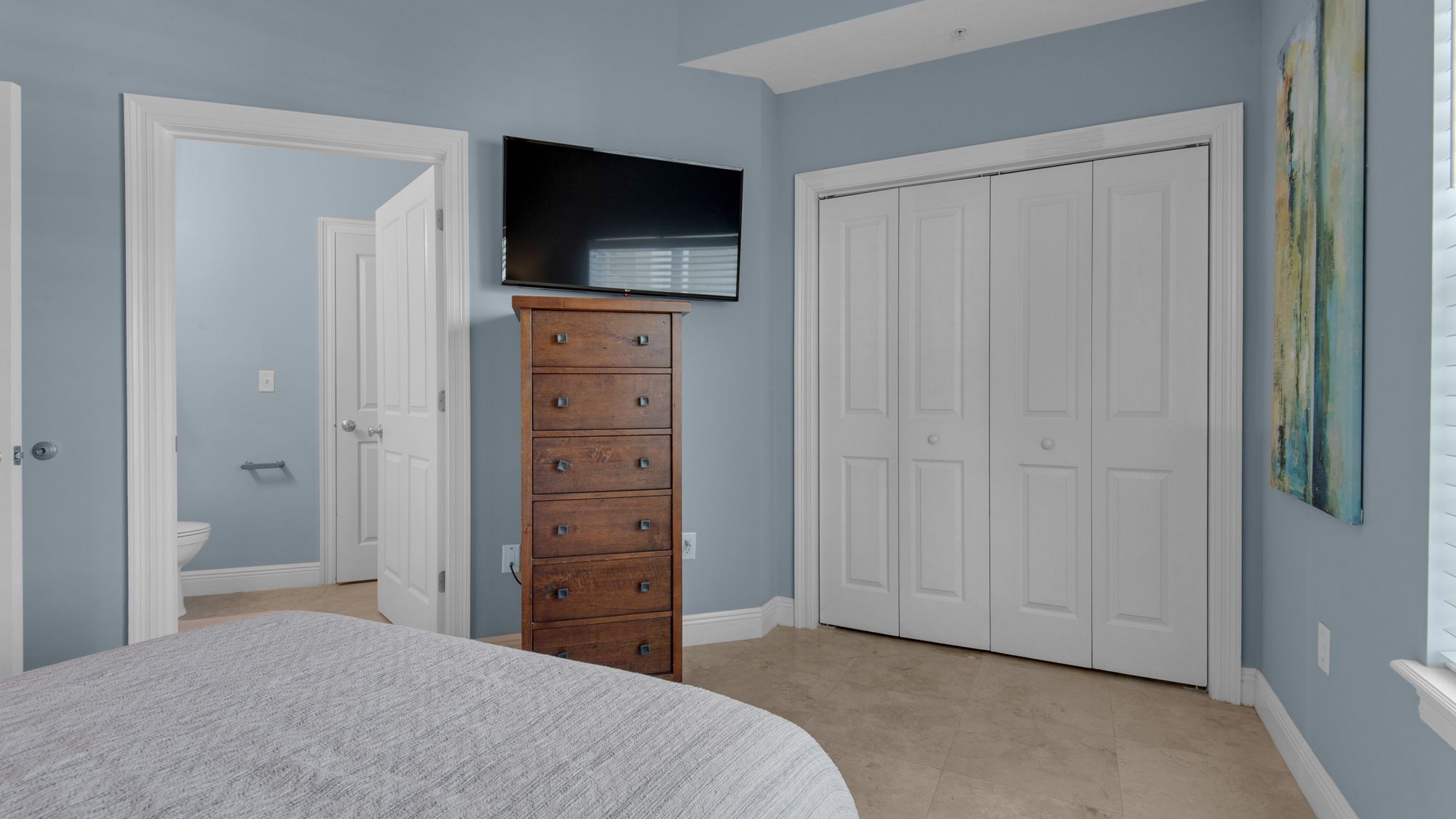 Legacy 403 Queen Bedroom