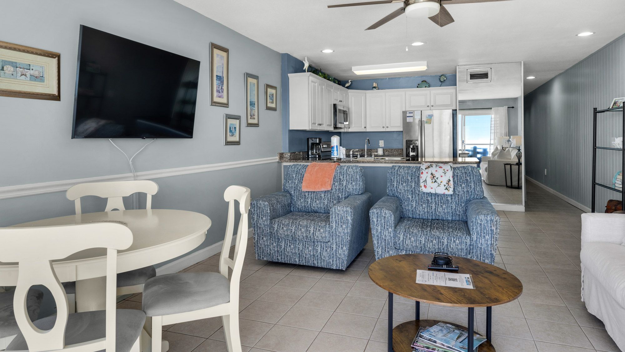 Mistral 6 Living Area 