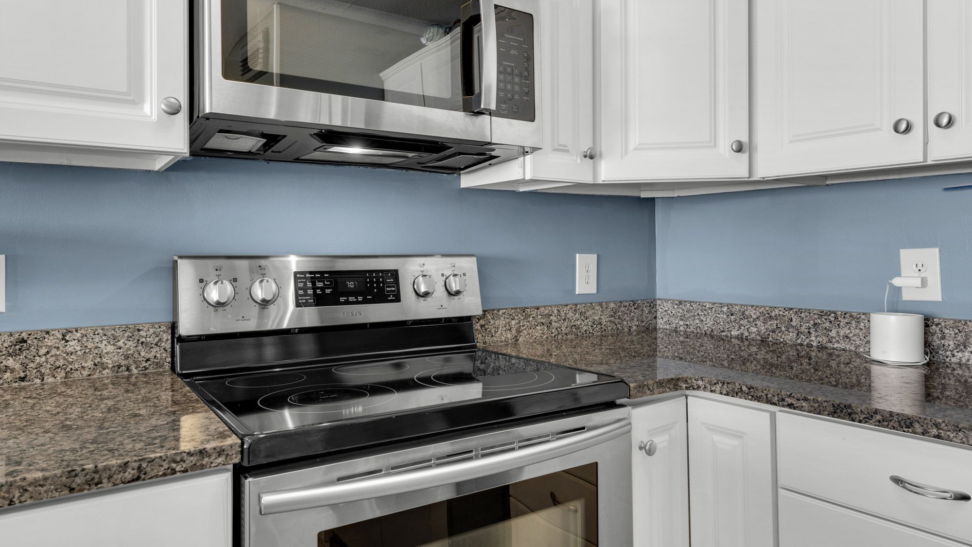 Mistral 6 Kitchen Area