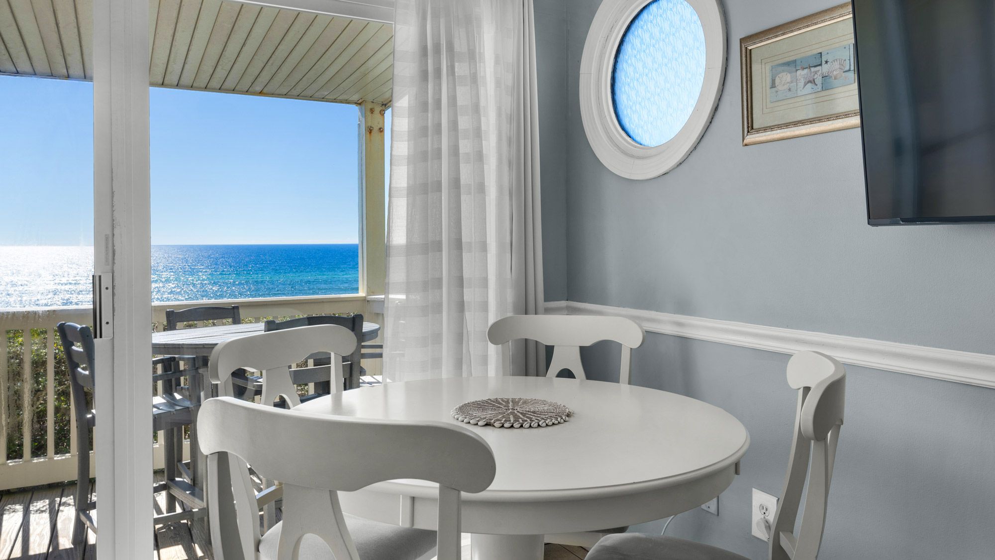 Mistral 6 Dining Area with gulf views 
