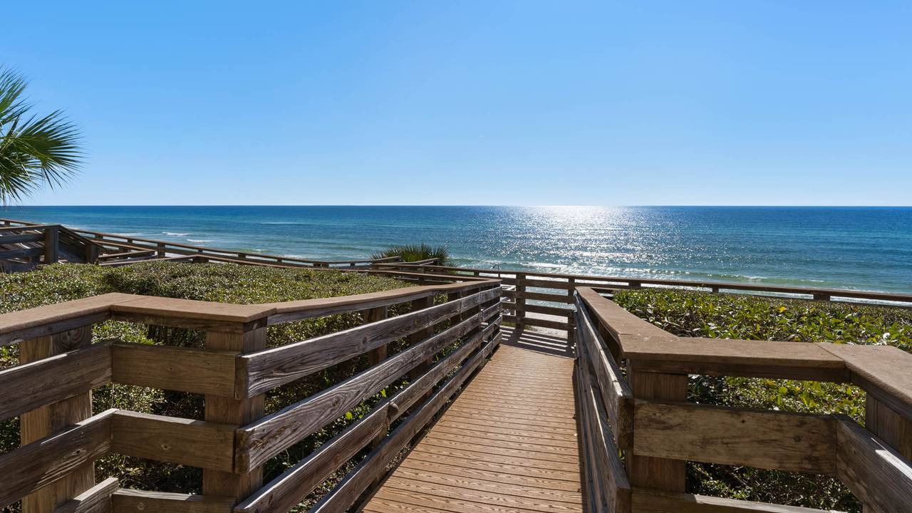 Mistral 6 Boardwalk to the beach Mistral 6 Boardwalk to the beach