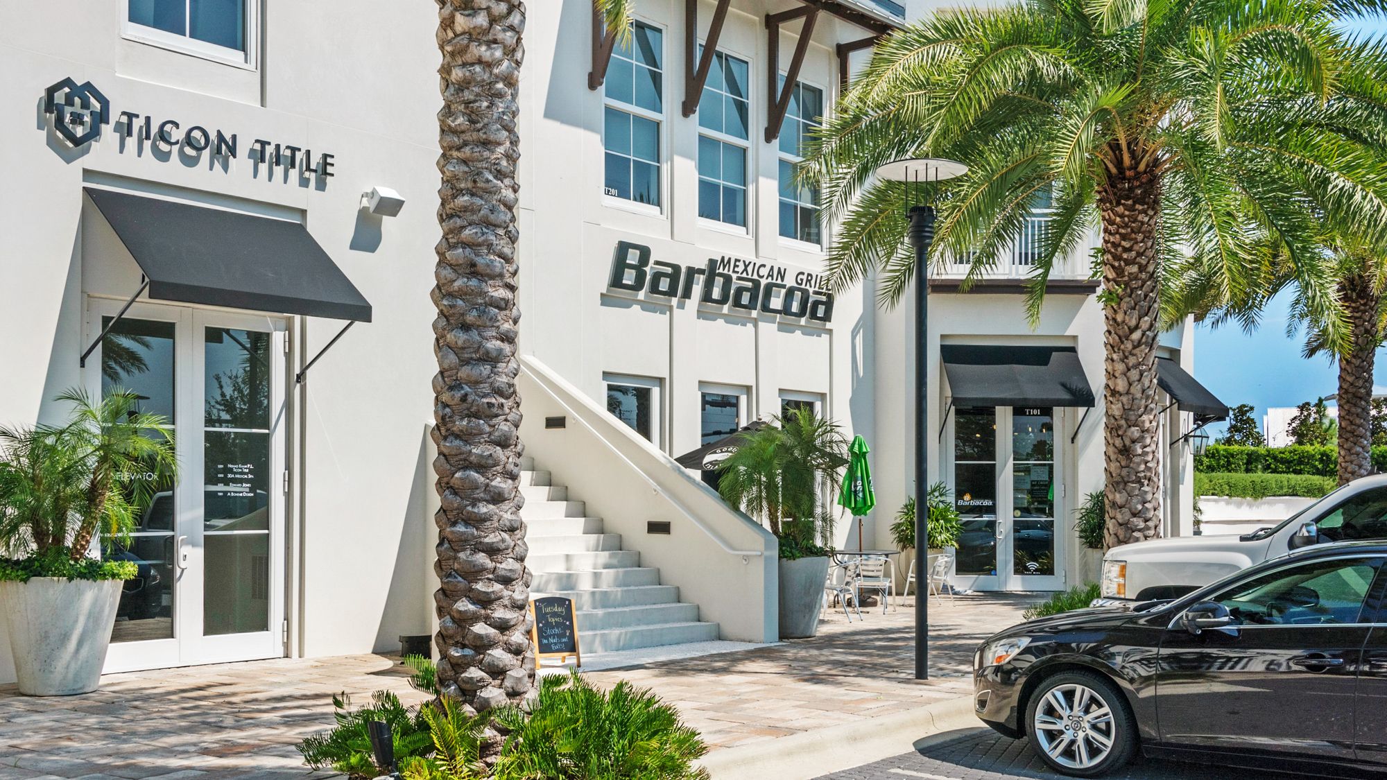 30Avenue Grounds & Amenities