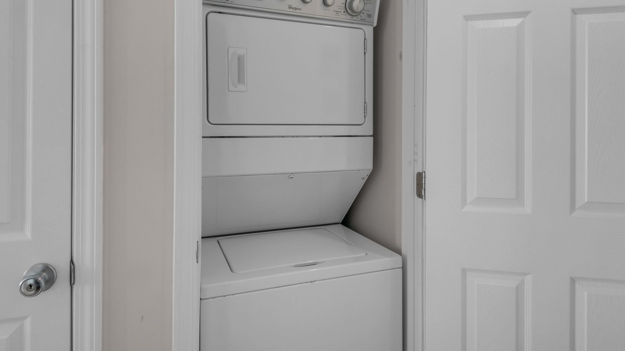 One Seagrove Place 607 Laundry