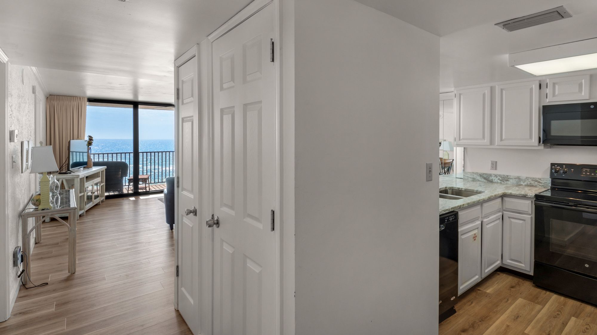 One Seagrove Place 607 Entry