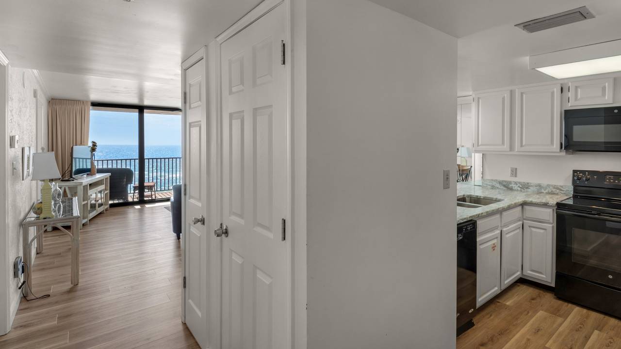 One Seagrove Place 607 Entry One Seagrove Place 607 Entry