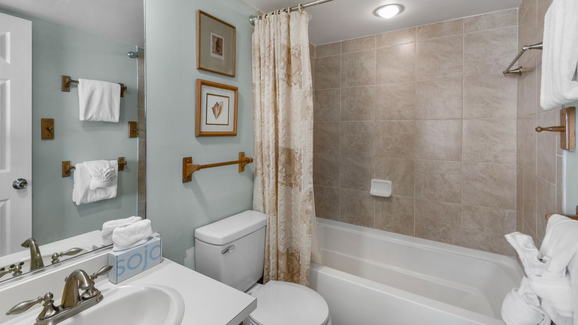 One Seagrove Place 607 Private Bathroom