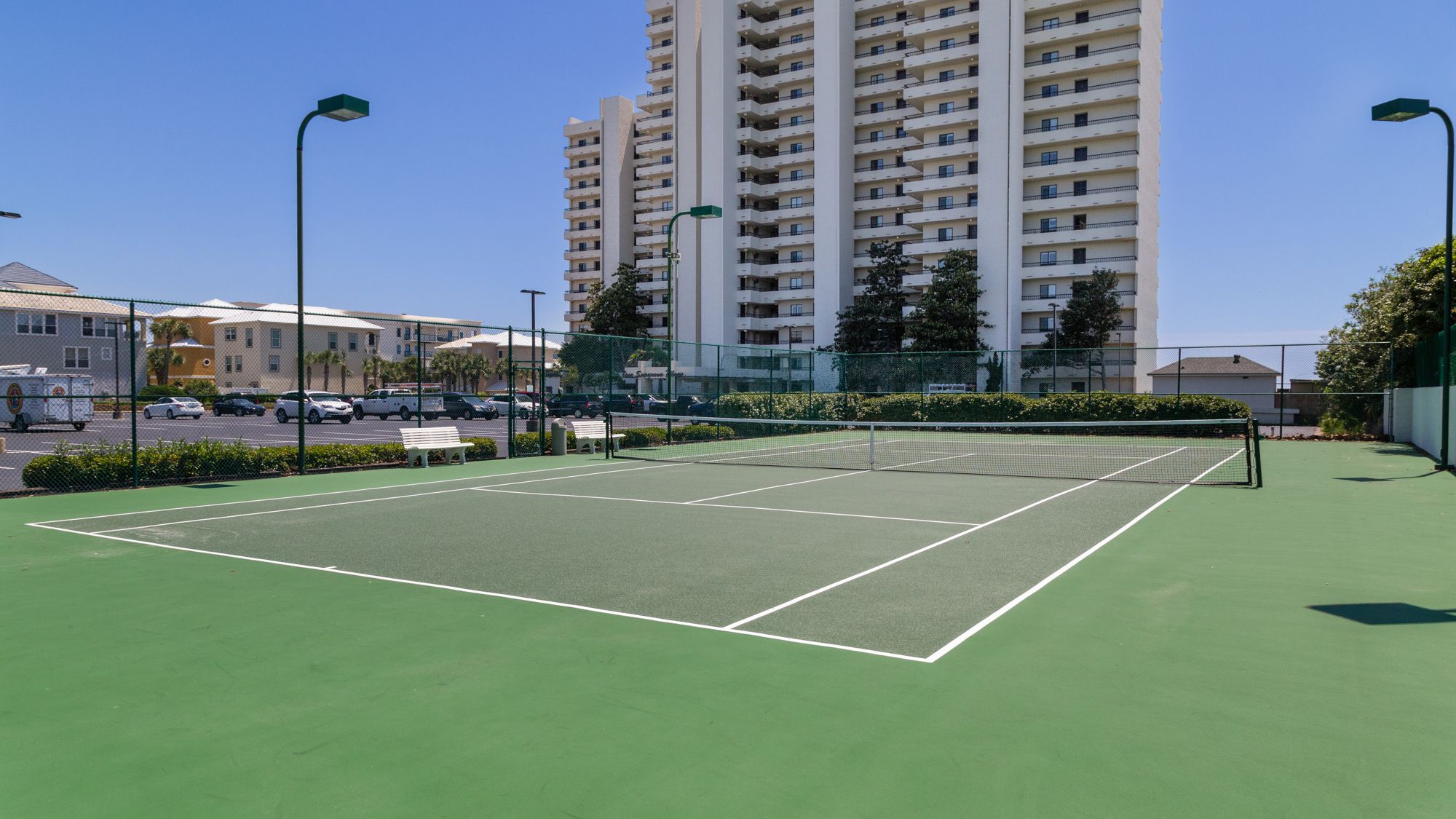 One Seagrove Place Grounds and Amenities
