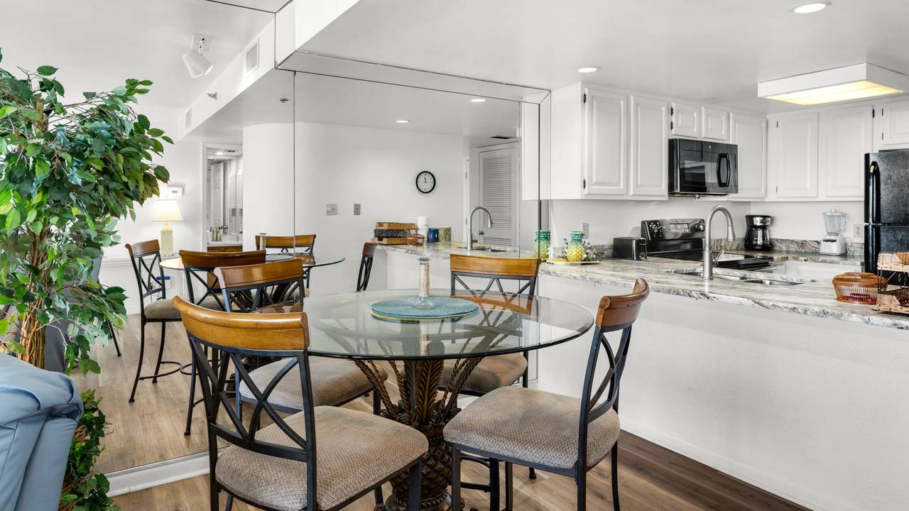 One Seagrove Place 607 Dining Area One Seagrove Place 607 Dining Area