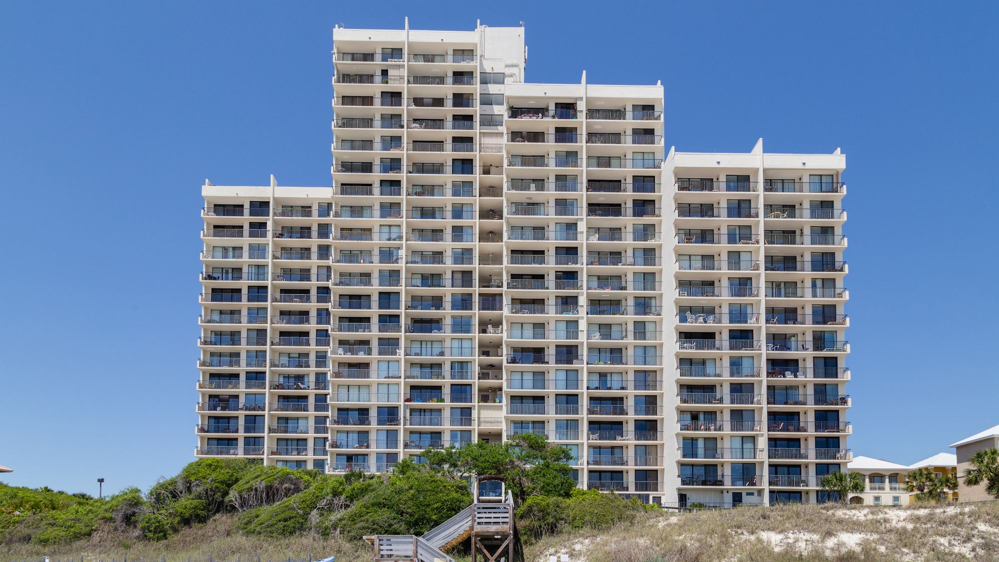 One Seagrove Place Grounds and Amenities