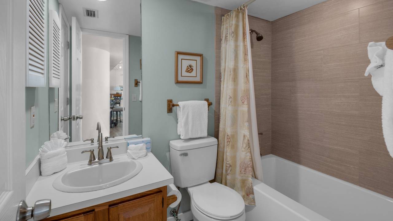 One Seagrove Place 607 Guest Bathroom One Seagrove Place 607 Guest Bathroom