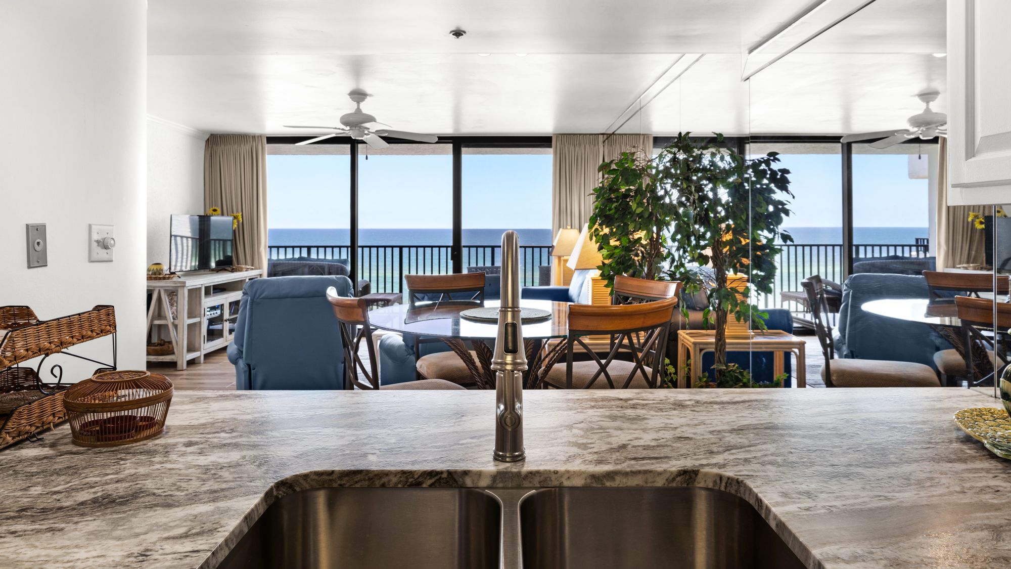 One Seagrove Place 607 Living Area