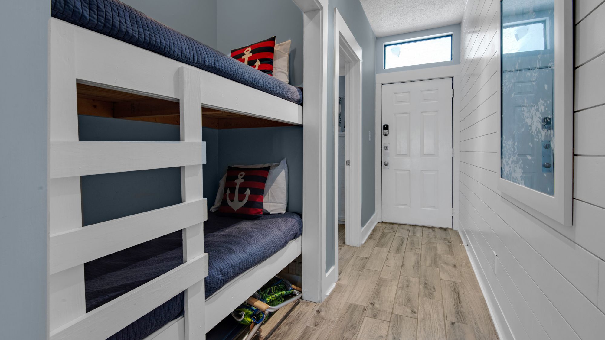 Palms A12 Hallway Bunks