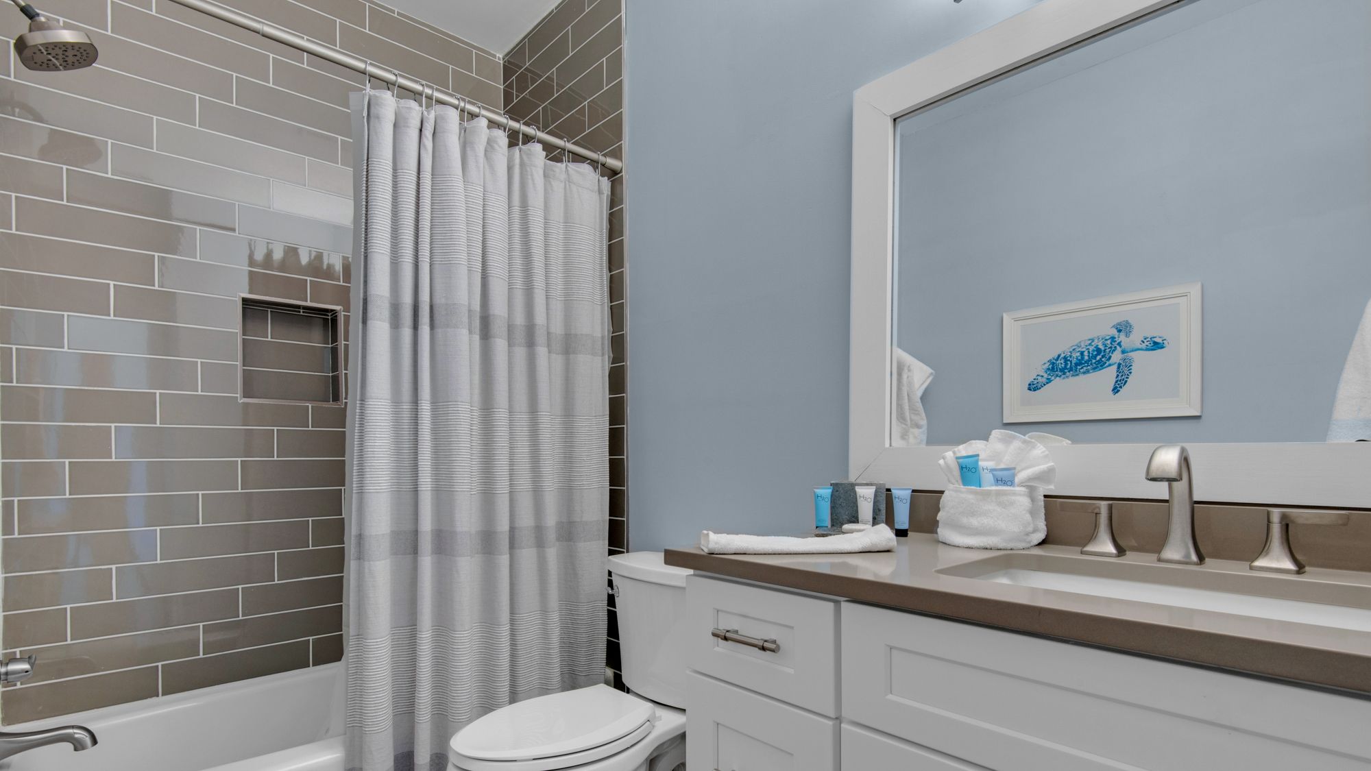 Palms A12 Guest Bathroom