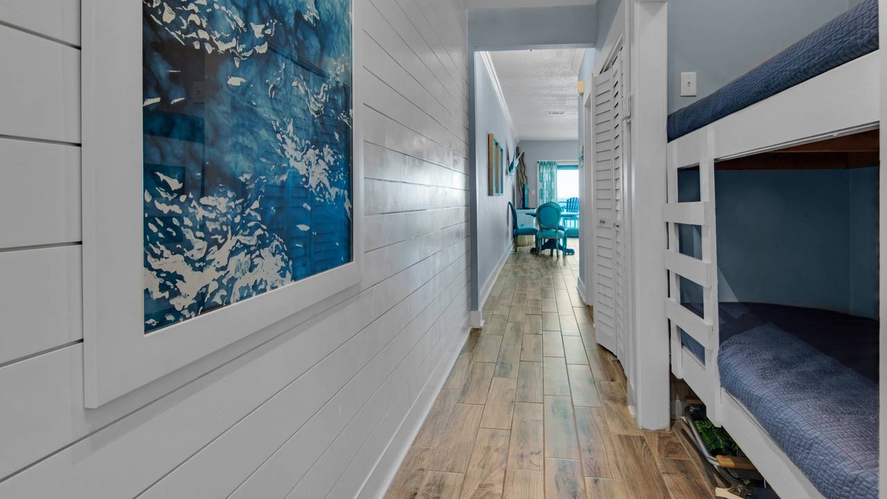 Palms A12 Entry Way Palms A12 Entry Way