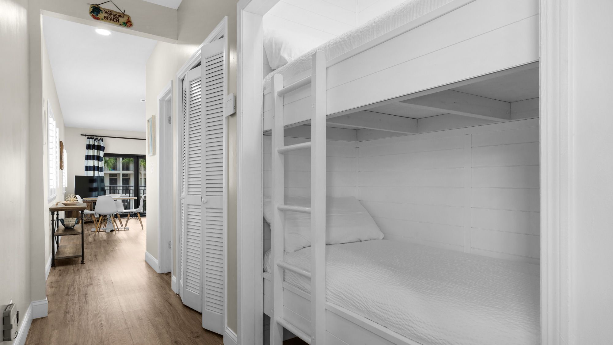 Palms B4 Hallway Bunks