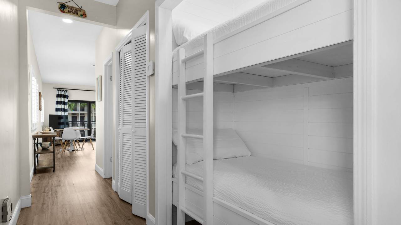 Palms B4 Hallway Bunks Palms B4 Hallway Bunks