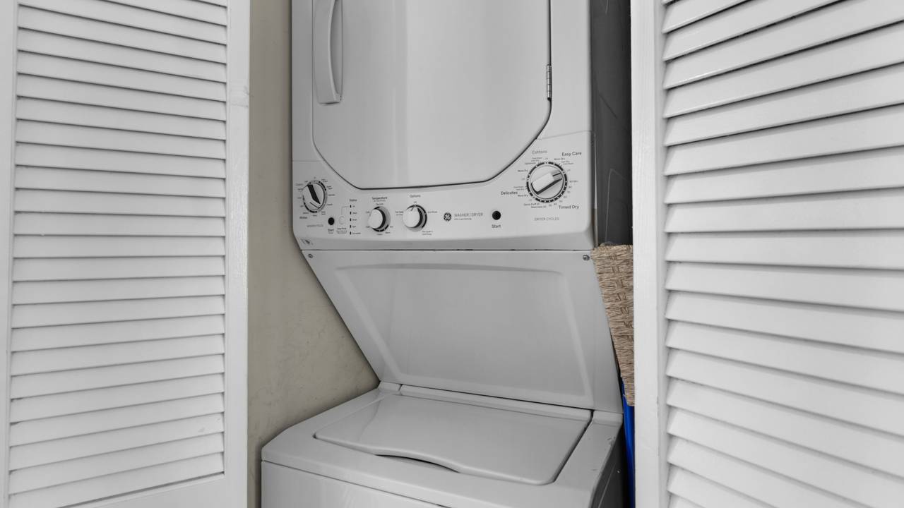 Palms B4 Washer & Dryer Palms B4 Washer & Dryer