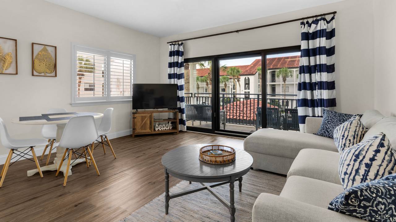 Palms B4 Living area Palms B4 Living area