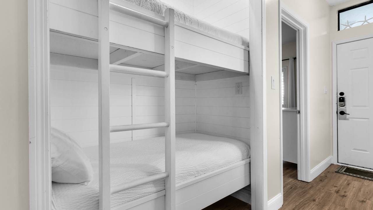 Palms B4 Hallway Bunks Palms B4 Hallway Bunks