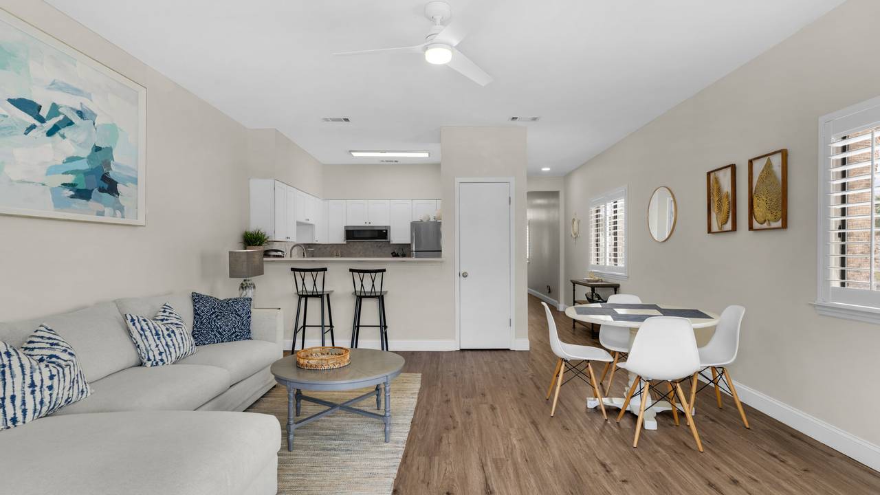 Palms B4 Living area Palms B4 Living area