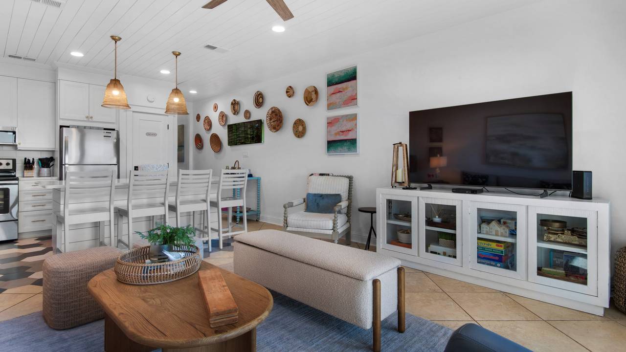 Palms C4 Living area, Large TV & Kitchen area Palms C4 Living area, Large TV & Kitchen area