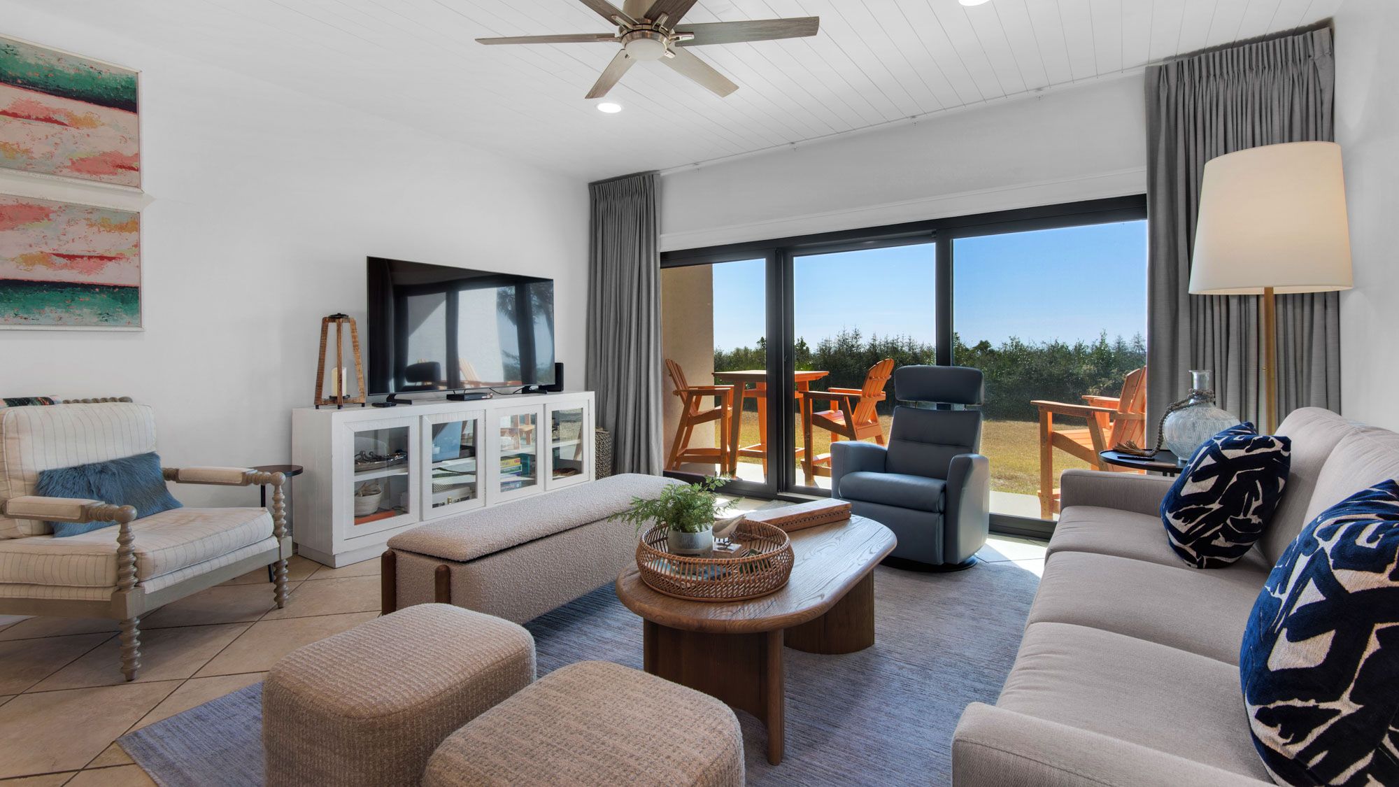 Palms C4 Living area, Large TV & Patio