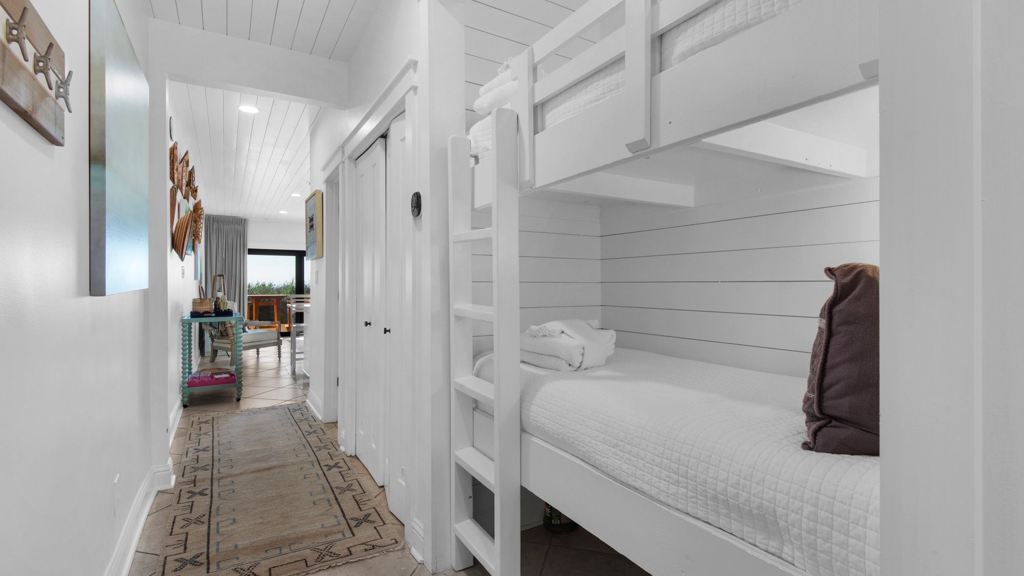 Palms C4 Hallway bunks