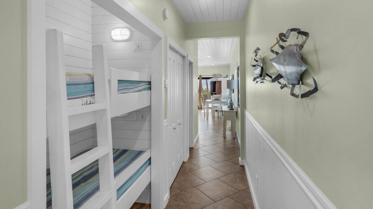 Palms C5 Bunks Palms C5 Bunks