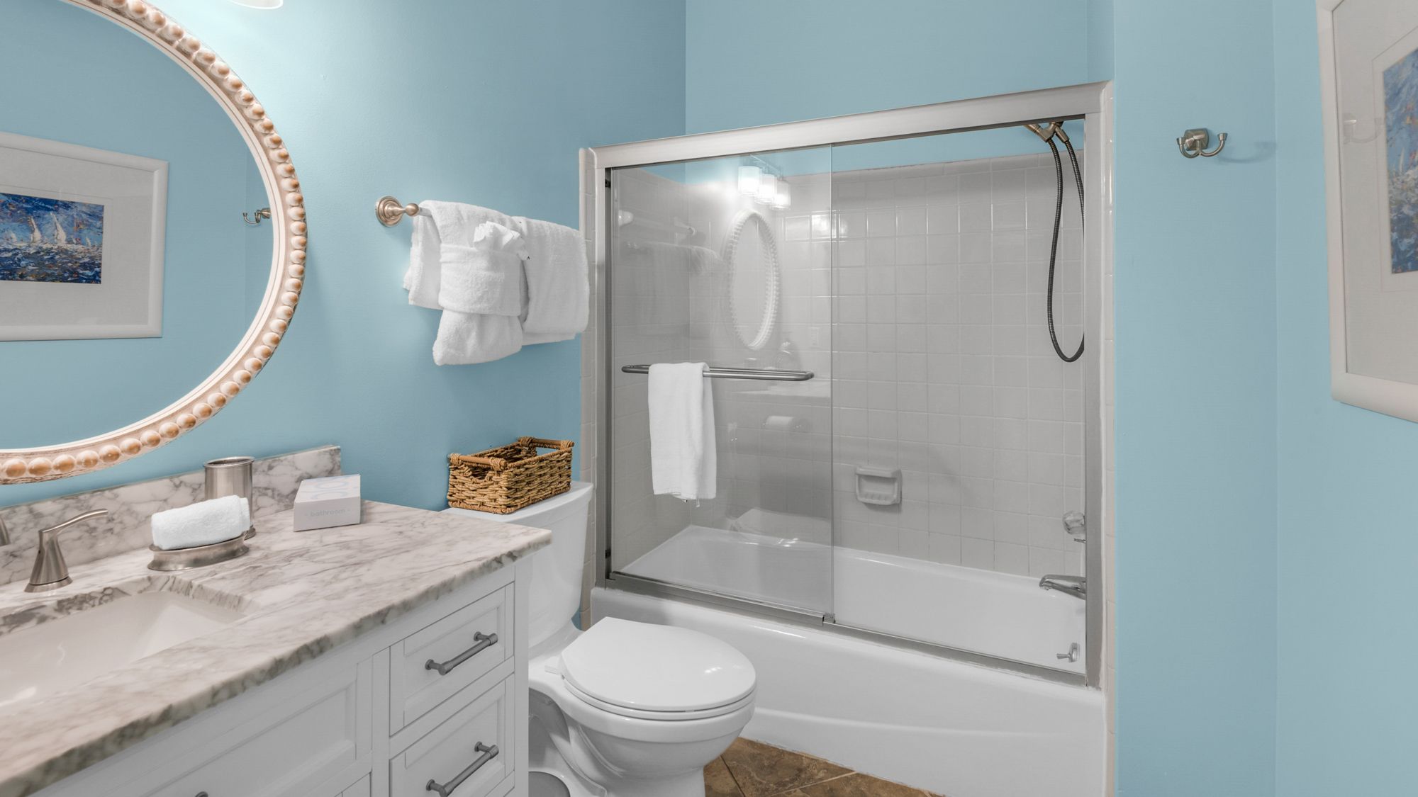 Palms C5 Hallway Bathroom