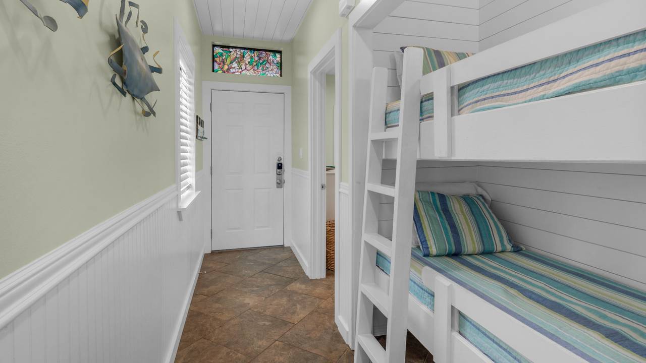 Palms C5 Bunks Palms C5 Bunks