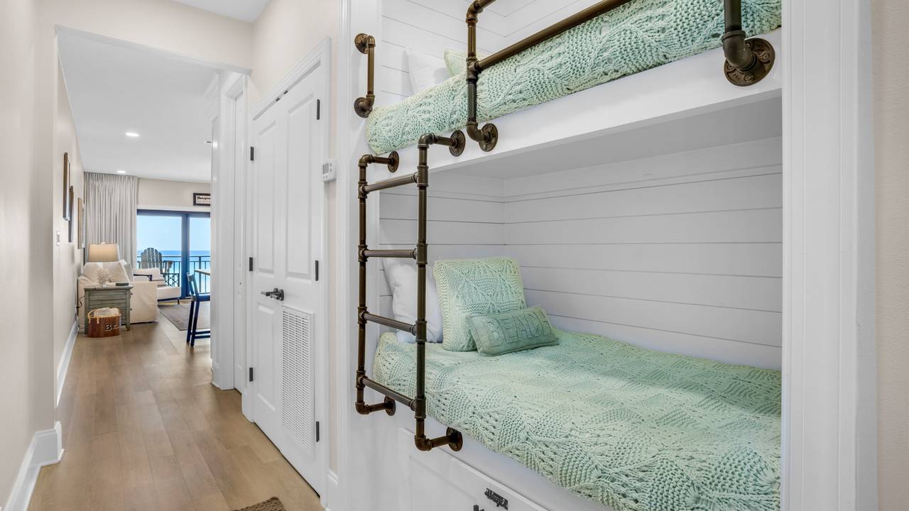 Palms C7 Bunks Palms C7 Bunks