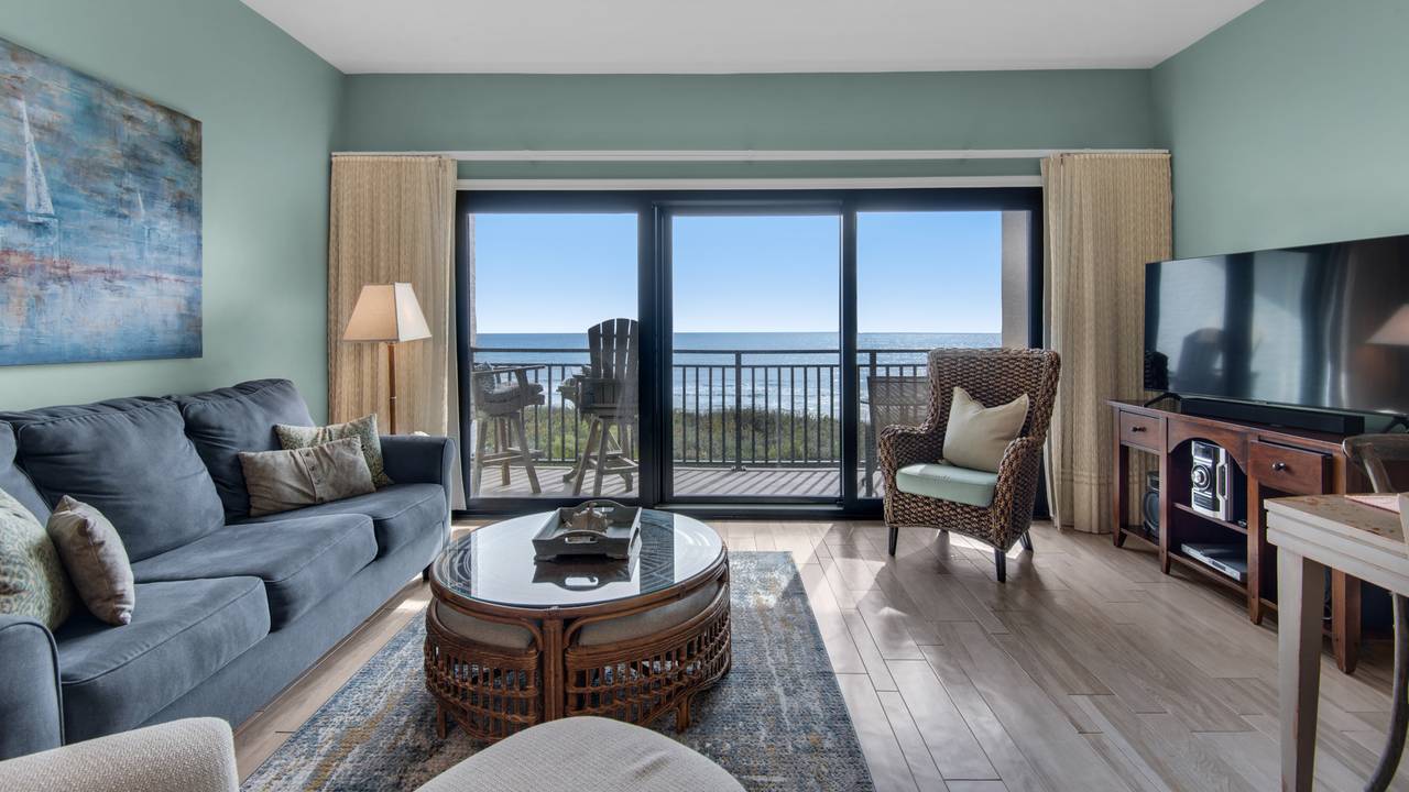 Palms C8 Living Area Palms C8 Living Area