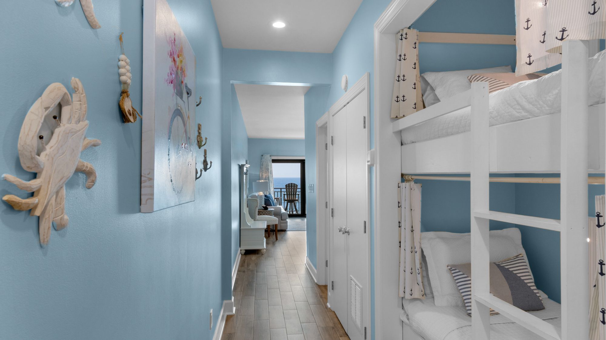 Palms C14 Hallway Bunks and Entry